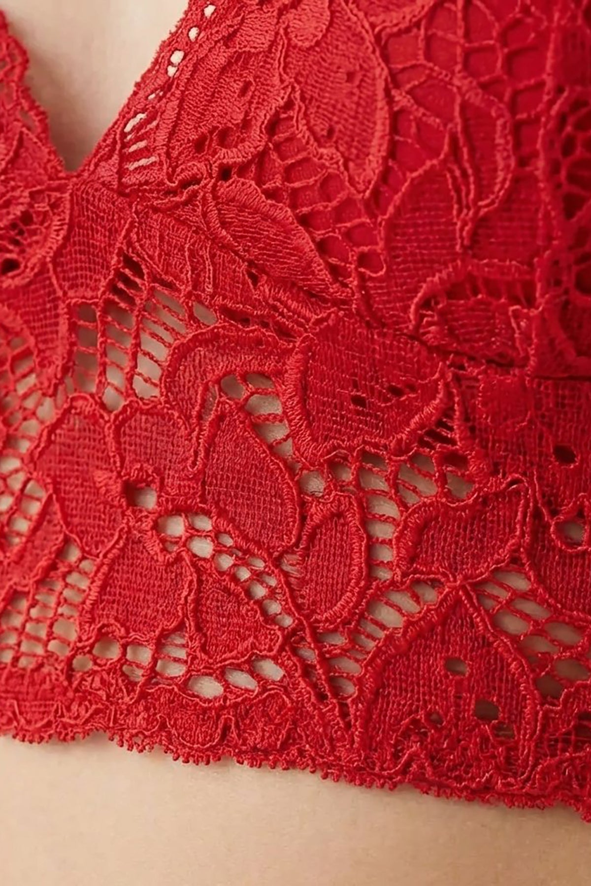 BLS - Belle Non Padded Lace Bralette - Red — image 3 — Meeshop Pakistan