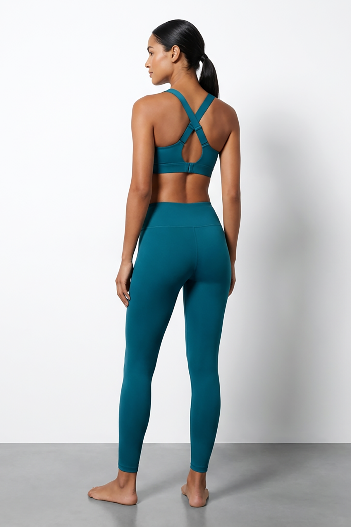 BLS - Eleanor Padded Sports Bra And Tights Set - Green — image 2 — Meeshop Pakistan