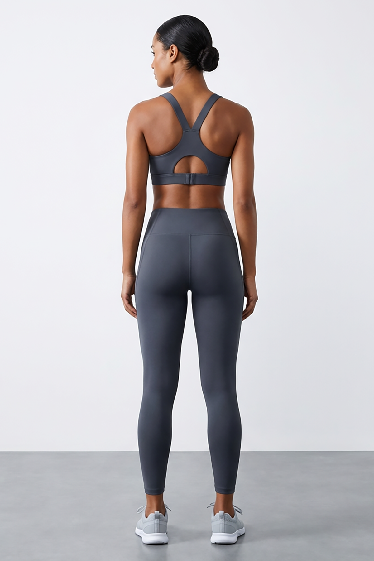 BLS - Eleanor Padded Sports Bra And Tights Set - Grey — image 2 — Meeshop Pakistan