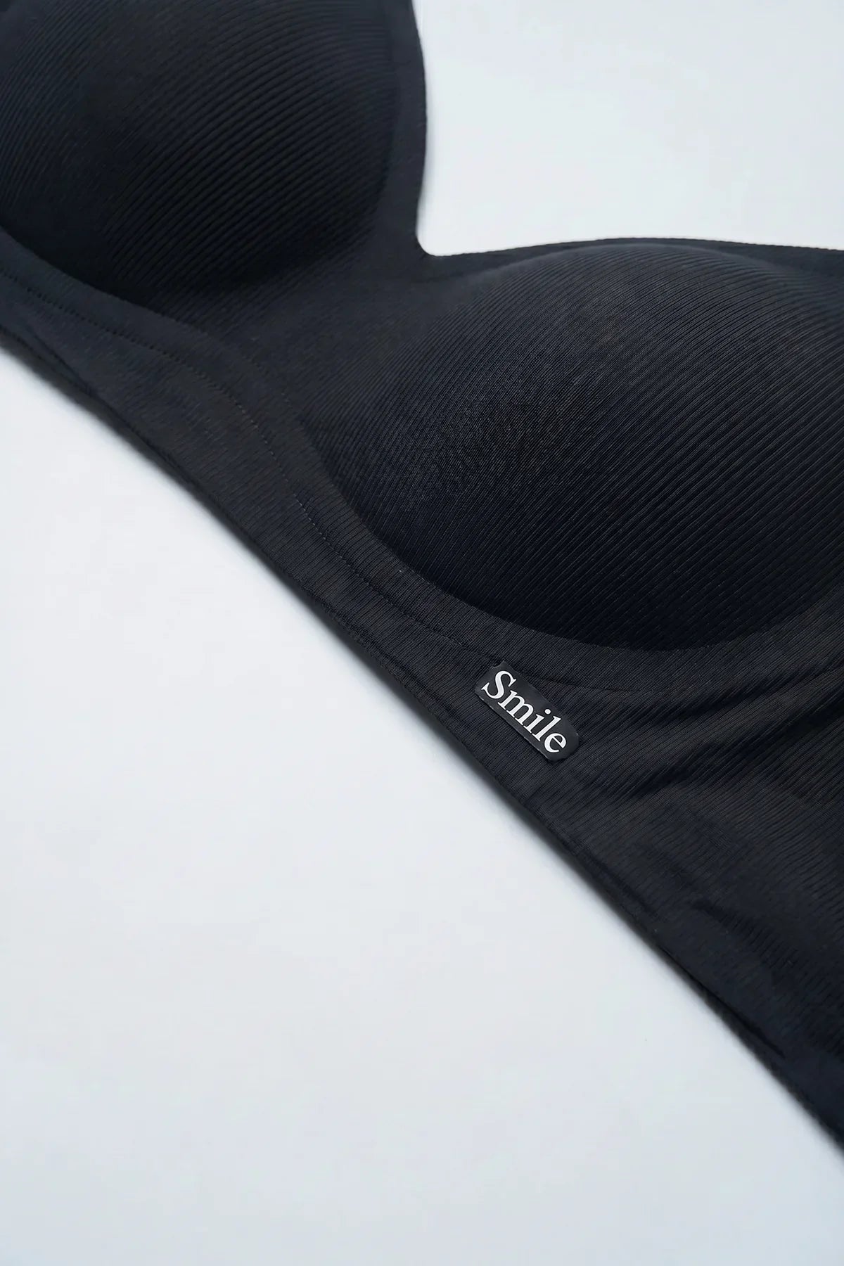 BLS - Seamless Bra - Black — image 3 — Meeshop Pakistan